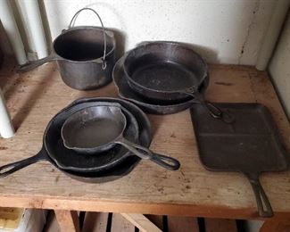 Wagner Ware Bacon And Egg Breakfast Skillet, Wagner Ware Zero, Griswold Fryer, And Griswold Deep Fat Fryer, 7 Pieces Total