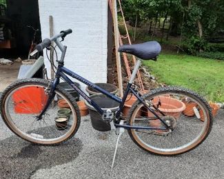 SPECIALIZED WOMEN'S BIKE