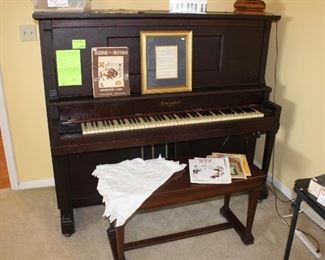 Player piano... works!  Needs a few new tubes.