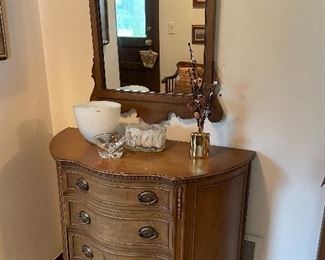 4-drawer chest of drawers and mirror