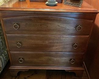3-drawer chest/side table