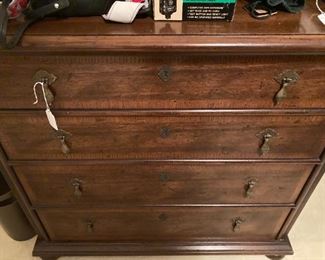 Chest for more office storage