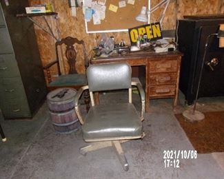 OAK OFFICE DESK - DESK CHAIR