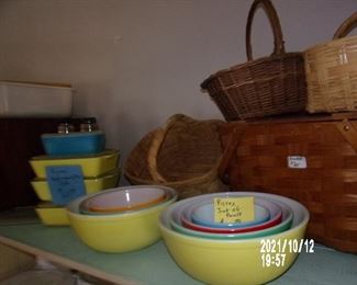 PYREX BOWLES REFRIGERATOR  SET