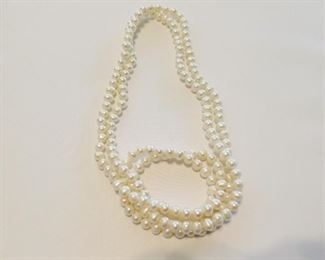 Very long Pearl srand