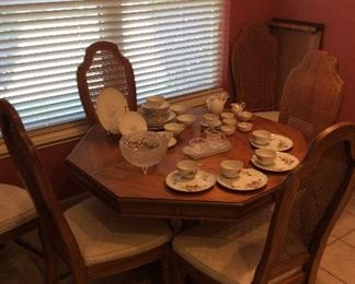 Nice Dining Table W/ 6 Chairs