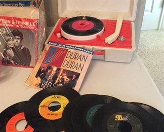 Vintage Record Player W/ selection of Vinyl 45’s