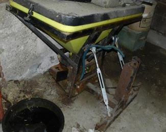 3 PT FERT SPREADER