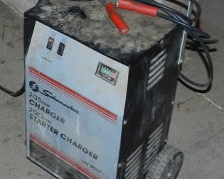 BATTERY CHARGER