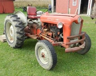 1960 FORD 601 WORKMASTER TRACTOR