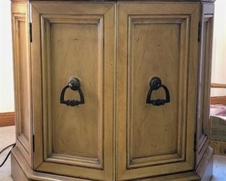 Vintage 1968 Thomasville Octogon End Table w/Glass Top ~ 21" H x 24" W x 26" D ~ $60.00 