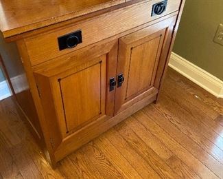 Small Stickley Sideboard of Bar, Top Folds out