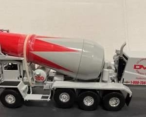 RARE! First Gear 19-2916 Front Discharge Mixer 1:34 Scale
