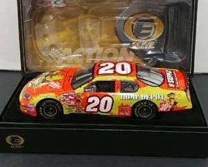 Action #402466 2004 Monte Carlo NASCAR * Tony Stewart #20 * 1:24