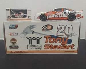 Revell Set of 2 RC249903308-1 Pontiac Grand Prix #20 Tony Stewart 1:24 and 1:64 Scale Habitat for Humanity