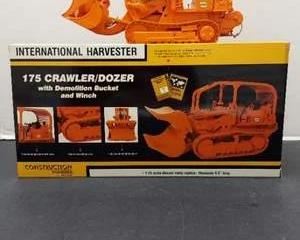 First Gear 49-0135 International Harvester 175 Crawler/Dozer with Demolition Bucket and Winch 1:25 Scale