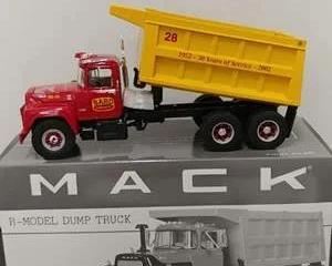 First Gear #19-2936 Mack R-Model Dump Truck * Bard Concrete 1:34