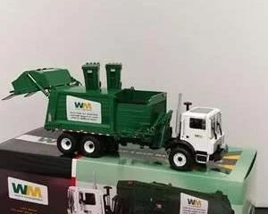 First Gear #10-3600 Side Load Refuse Truck * Waste Management 1:34
