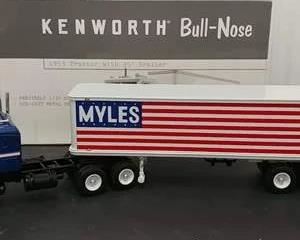 First Gear Die Cast #19-3285 1953 Kenworth Bull-Nose Tractor with 35' Trailer 1:34 Scale