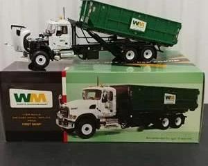 First Gear #19-3441 Roll - Off Refuse Truck Waste Management 1:34