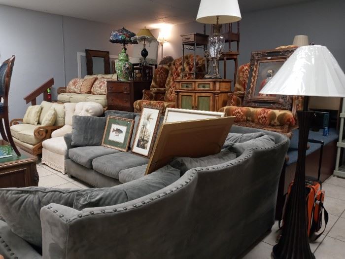 Exquisite Grey Sectional/Variety of Artwork/Lamps