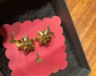 Gold bow studs $10