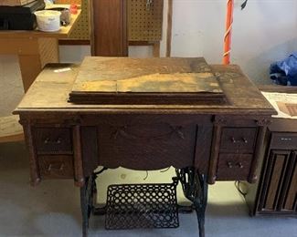 1900 sewing machine and cabinet 