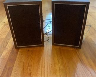 Small speakers 