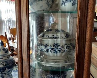 Nice round display case