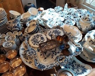 Nearly 200 pieces of Blue Danube