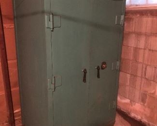 Think this has to remain in house - stairs won’t hold it 