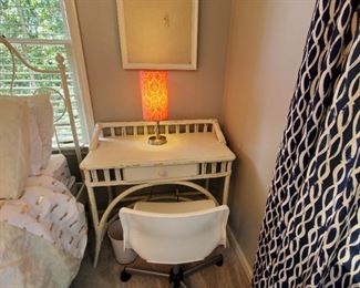 Accent table and chair