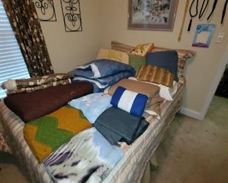 Bed, Blankets, Quilts, Throws