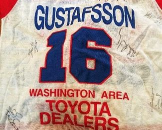 Vintage Washington Capitals Advertising T-Shirt Signed by Players 