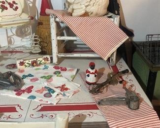 Enamel top table
Pillow ticking cases
Large Hen