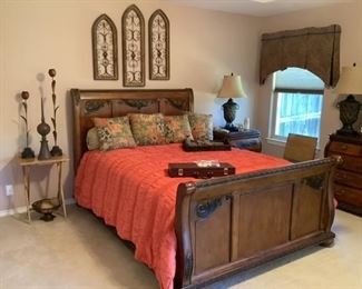 Queen sleigh bed 