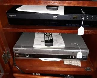 Blu ray player and VHS/DVD player