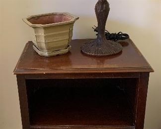 End Table/ Small Tiffany Style Lamp