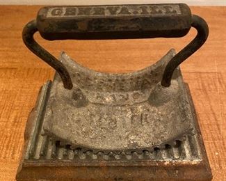 Antique Geneva Cast Iron Fluted Press