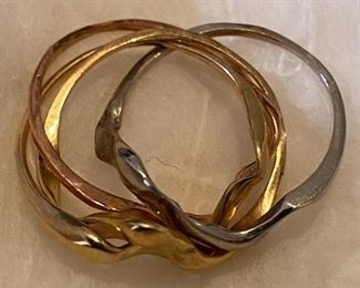 Unusual 9 K and more Ring