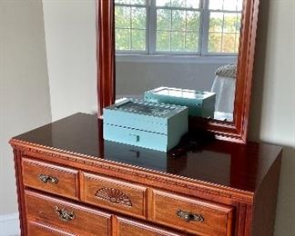 Broyhill dresser with mirror