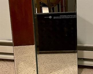 Mirrored pedestal table/stand