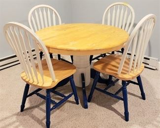 Pedestal Table with Four Chairs
