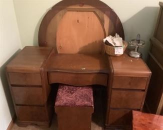 Vintage dressing table…mirror was removed due to damage.  $65 presale