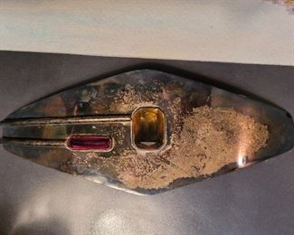 Silver and instantaneous gemstone belt buckle