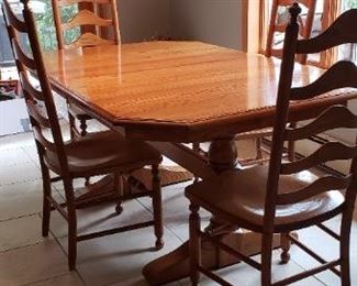 S. Bent Table w/6 chairs & 4 leaves 42" x 66" x 114"