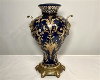 Urn Style Vase
Lot #: 36