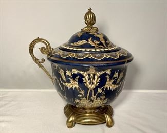 Decorative Tureen
Lot #: 37