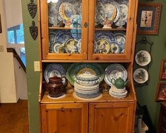Country China Hutch 