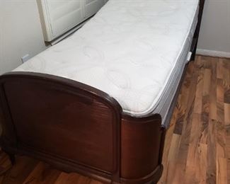 Fantastic antique twin bed with adjustable Sleep Comfort bed like new